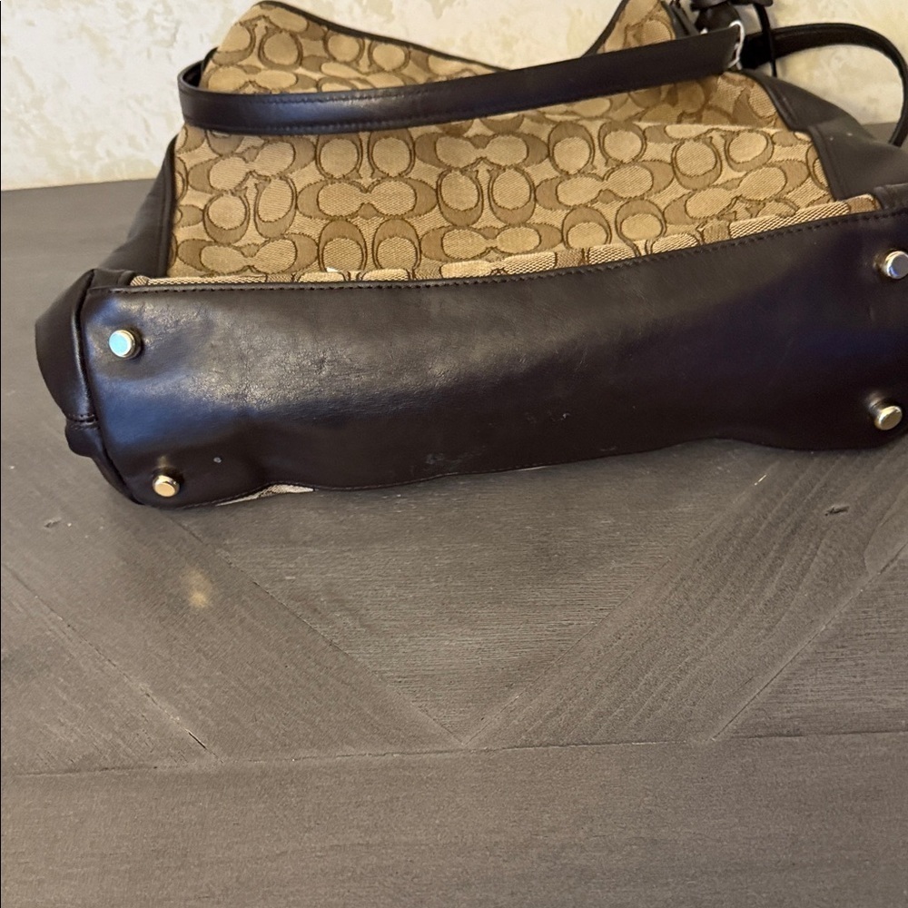 Coach Brown and Black Signature Shoulder Bag - Picture 4 of 6